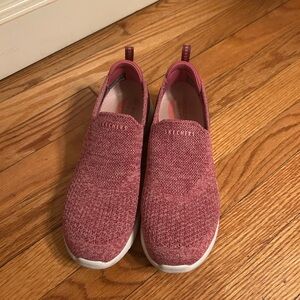 Skechers Women's Shoes - Air Cooled Arch Fit